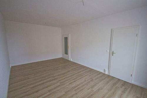 Wohnzimmer - 2 Zimmer Etagenwohnung in Halle (Saale)