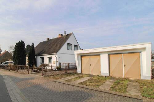 Garagen(1) - 4 Zimmer Doppelhaushälfte zum Kaufen in Wittenberg