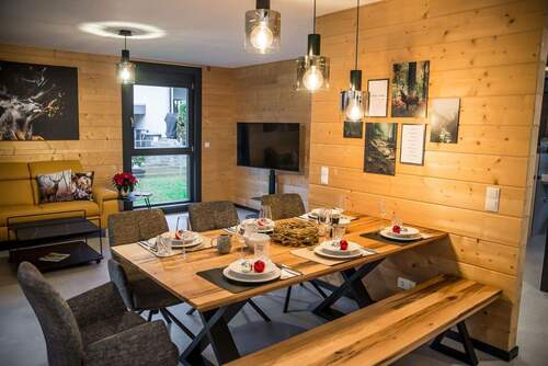 Essbereich - Vollmöbliertes Holzhaus mit 2 Wohnungen, Garten, Balkon, inkl. 2 Küchen - in Windschläg