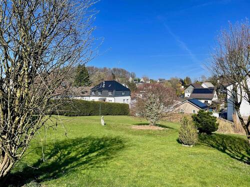 weitläufiger Garten - Mehrfamilienhaus, Wohnhaus mit 173,00 m&sup2; in Gummersbach zum Kaufen