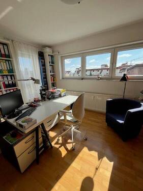 Büro im zweiter Etage - 