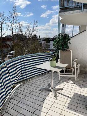 sonniger Balkon - Traumhafte 150m² Mais.-Wohnung, 2 Etagen + DG-Studio, Balkon, inkl. EBK, inkl. 3 KFZ-Plätze, inkl. Klima, Parkettboden, Keller....