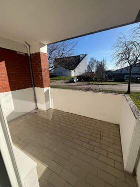 Balkon - 3-Zimmer-Wohnung im Erdgeschoss mit neuem Duschbad und Balkon frei!