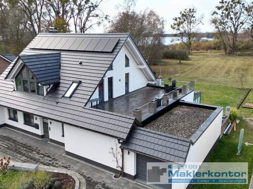 Vorderseite Objekt mit Dachterrasse - 