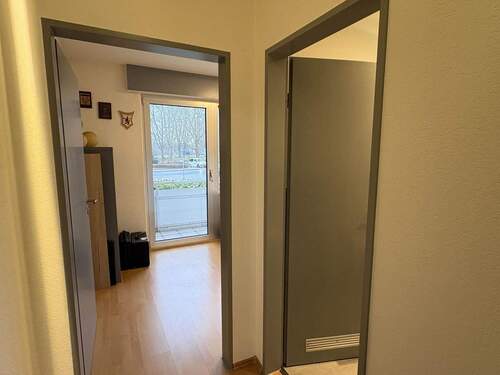 Flur mit Blick zum Büro/Kinderzimmer - 
