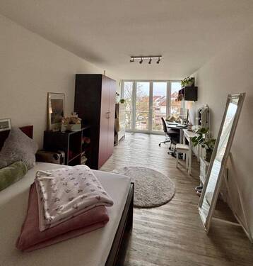 Zimmer mit Blick nach Draussen - +++ Zwei-Zimmer-Studi-Apartment - WG-geeignet +++