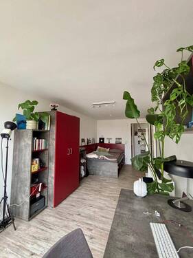 Zimmer mit Blick nach Innen - 2 Zimmer Etagenwohnung zum Kaufen in Bayreuth