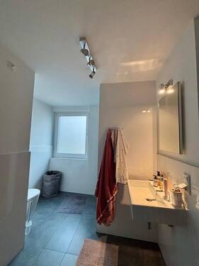 Geräumiges Duschbad - 