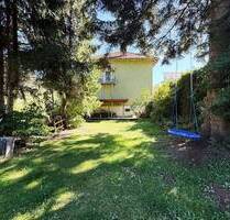 F&D | Wohnen mit Garten: ETW mit 360 qm Grundstücksanteil, Carport & Holzgarage in Hattingen - Immendingen