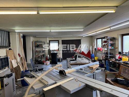 Fläche mit Falttor - Büro mit 208,00 m² in Mainhardt zur Miete