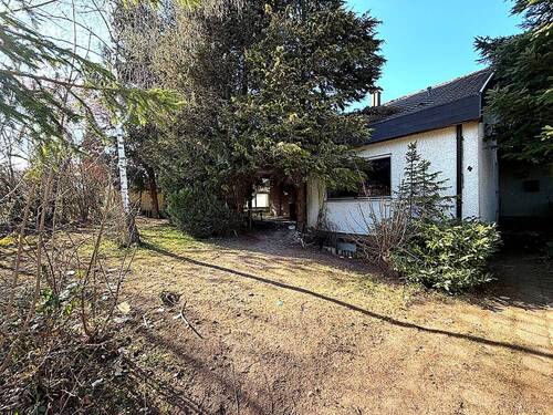 Hausansicht Vorgarten - Toplage Villingen - Einfamilienhaus mit großem Grundstück und Potenzial