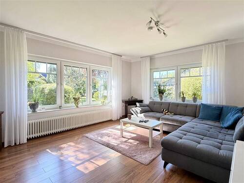 Wohnzimmer - Mitten im Grünen - 389.000,00&nbsp;EUR Kaufpreis, ca.&nbsp; 130,00&nbsp;m&sup2;&nbsp;Wohnfl&auml;che