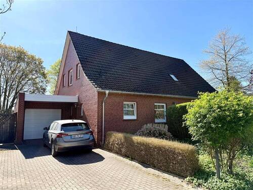 Auffahrt - 5 Zimmer Einfamilienhaus zum Kaufen in Aurich