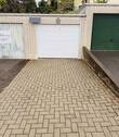 25 Garage mit elektrischen Tor - 