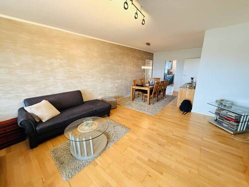 6 Geräumiges Wohn:Esszimmer - 