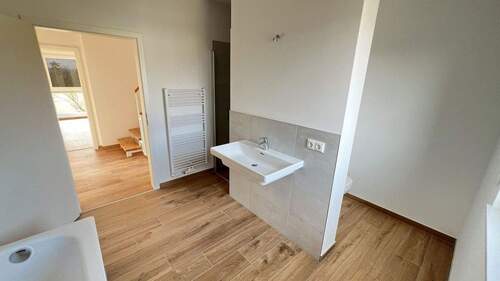 helles, großes Bad - 