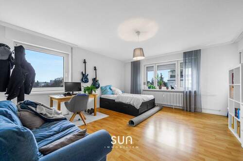 LICHTDURCHFLUTETES SCHLAFZIMMER 1 - STADTLEBEN UND KOMFORT IN MAINZ - Charmante 3-Zi.-Wohnung in Toplage