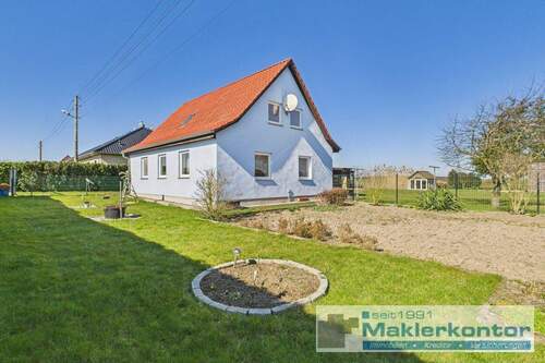 Seitenansicht mit Garten - 3 Zimmer Einfamilienhaus zum Kaufen in Verchen