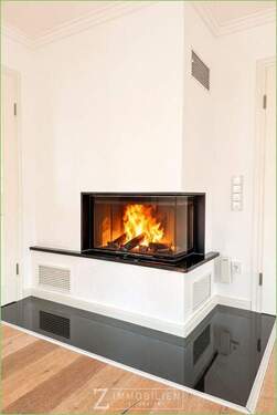 Kaminofen mit Feuer - 