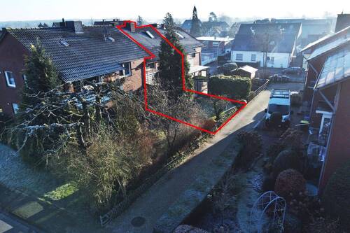 Gartenseite mit Zuwegung - 