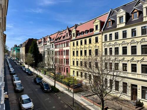 Straßenansicht mit Altbauten - 