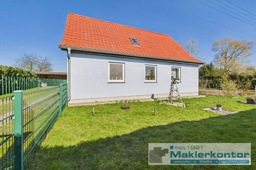 Straßenseite - Bezauberndes Einfamilienhaus in Urlaubsregion