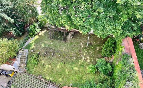 Grüne Hofansicht von oben - 