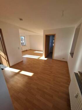 Blick in die Wohnung - 2 Zimmer Etagenwohnung zum Kaufen in Chemnitz