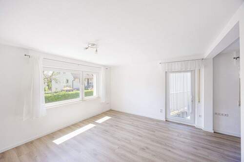 Wohnzimmer 1. OG - 4 Zimmer Einfamilienhaus zum Kaufen in Sachsenheim
