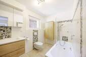 Badezimmer 1. OG - 4 Zimmer Einfamilienhaus in Sachsenheim