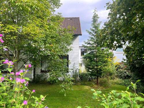 Viel Grün - Mehrfamilienhaus, Wohnhaus mit 227,50 m&sup2; in Kummerfeld zum Kaufen