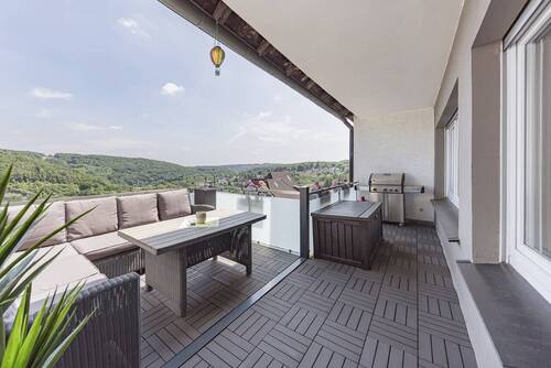 Sonnige Terrasse zum Entspannen - 