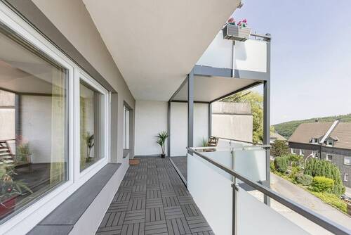 Balkon mit erweitertem Balkonturm - 