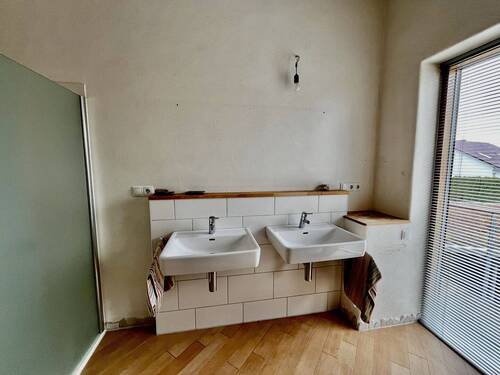 ...und zwei Waschbecken - 