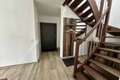 Hochwertige Treppe mit Garderobe - 