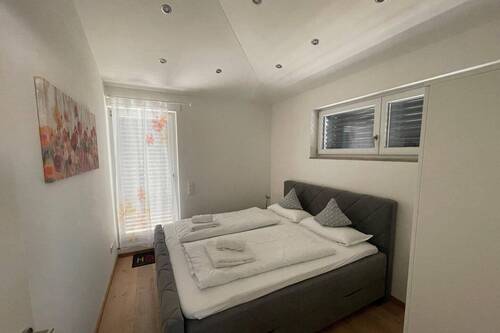 Gäste- bzw. Kinderzimmer mit Zugang zur Dachterrasse - 