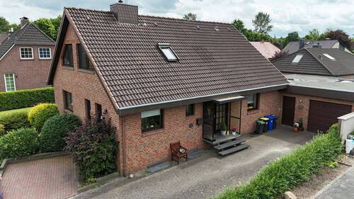 Titelbild - 5 Zimmer Einfamilienhaus zum Kaufen in Delmenhorst / Ströhen