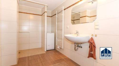 Bad zum Schlafzimmer - Doppelhaushälfte mit 173,20 m² in Demmin zum Kaufen