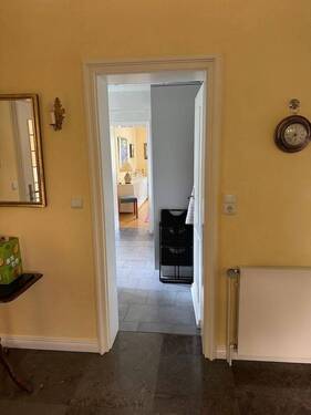 Diele in Richtung Küche/Essz. - 