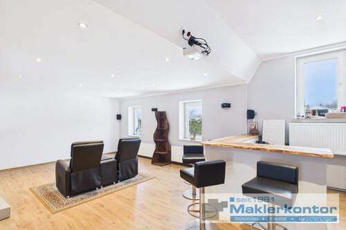 Wohnzimmer Einliegerwohnung - Einfamilienhaus mit 224,00 m&sup2; in Neustrelitz zum Kaufen