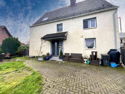 Rückansicht - 5 Zimmer Einfamilienhaus in Breckerfeld