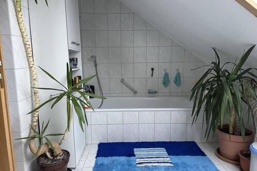 Bad, weiteres Bild mit Badewanne - 