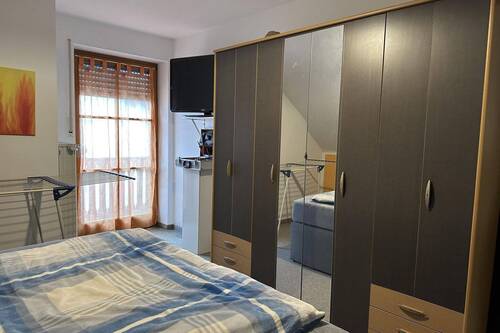 Schlafzimmer mit Balkonzugang - 