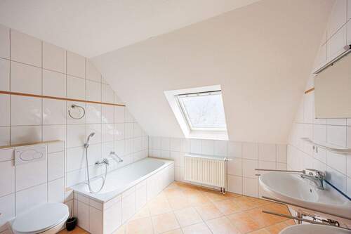 Bad - 6 Zimmer Doppelhaushälfte in Remseck am Neckar