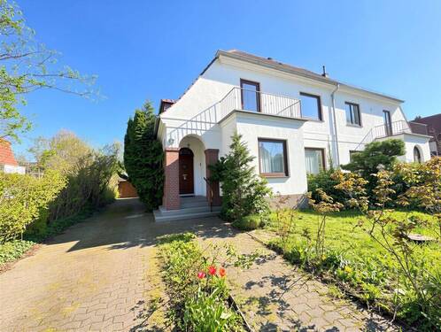 Außenansicht - Großes Wohnhaus mit 10 Zimmern und viel Potenzial in Hemelingen