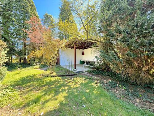 Freisitz und Abstellraum im Garten - 