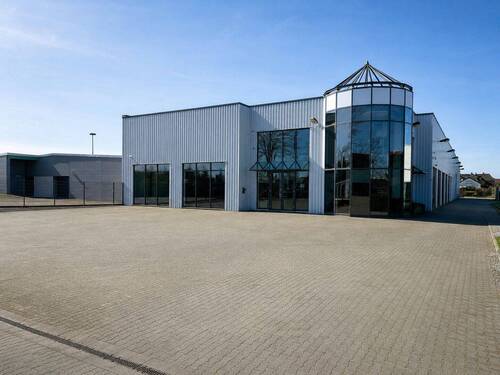 Aussenansicht Eingang Halle 1 - Repräsentative Gewerbehalle ca. 1.500 m² mit Showroom & Bürotrakt - teilbar - Energieklasse A - Hamm