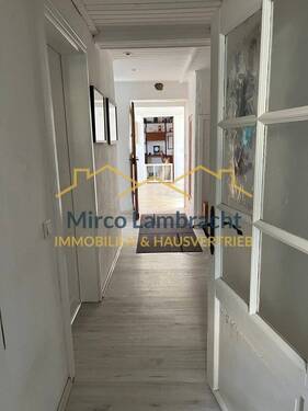 Flur vom Altbau, Richtung Scheune - 