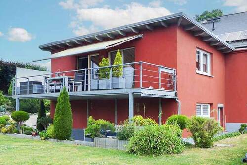 seitliche Hausansicht(1) - 4 Zimmer Einfamilienhaus in Hainichen