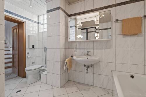 Badezimmer EG - Einfamilienhaus mit 148,90 m&sup2; in Neuburg am Rhein zum Kaufen